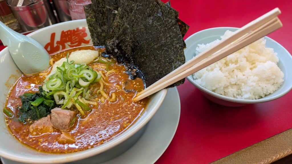 山岡家の辛味噌ラーメンとライス