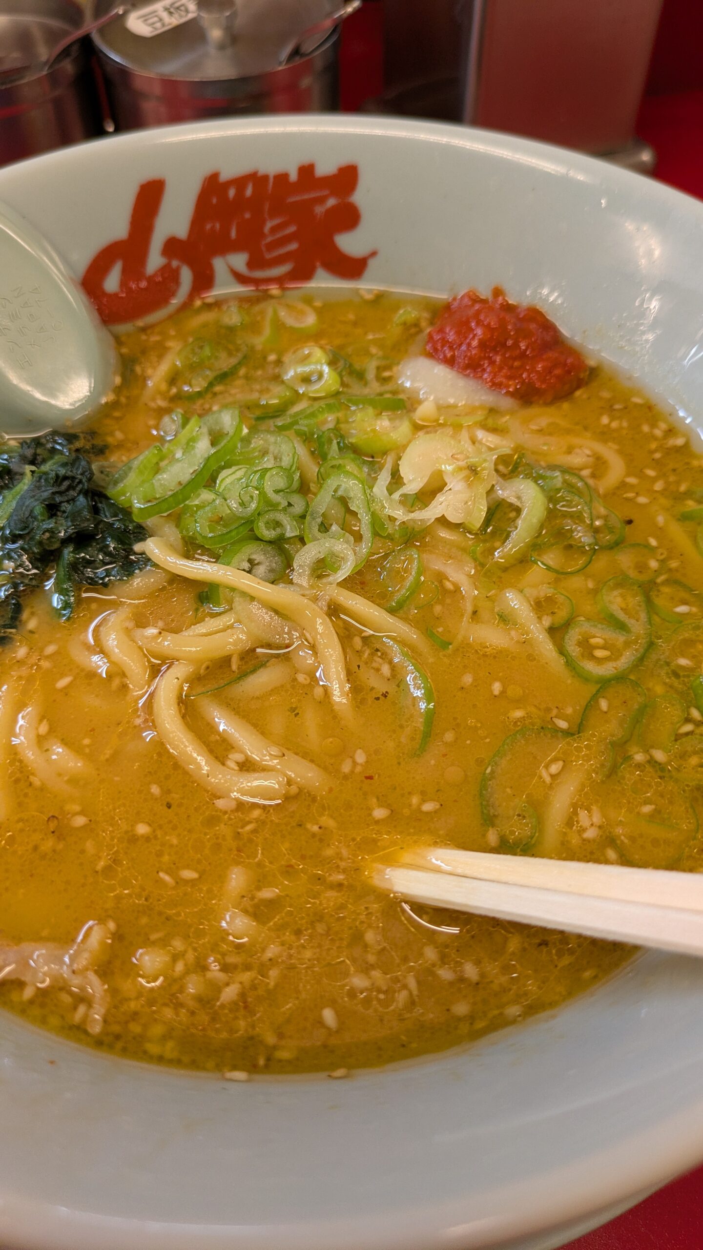 特製味噌ラーメンをニンニクと豆板醤で味変
