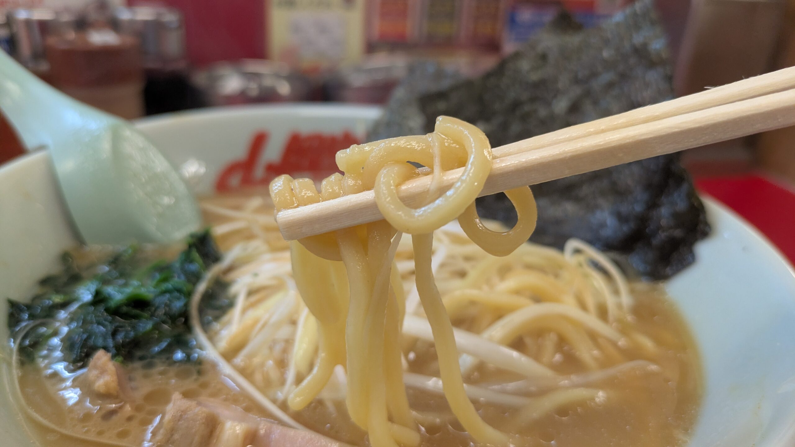 山岡家の醬油ネギラーメンの麺
