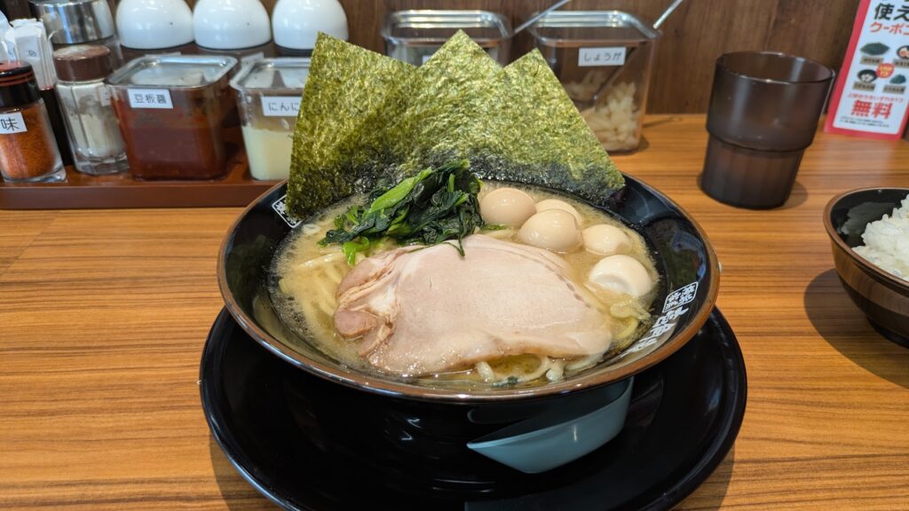 壱角家　醤油ラーメン　ウズラ